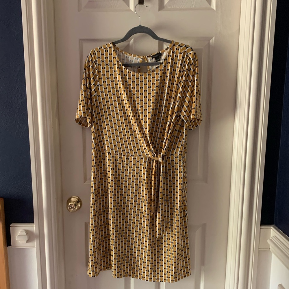 NWOT Ann Taylor Factory short-sleeved dress